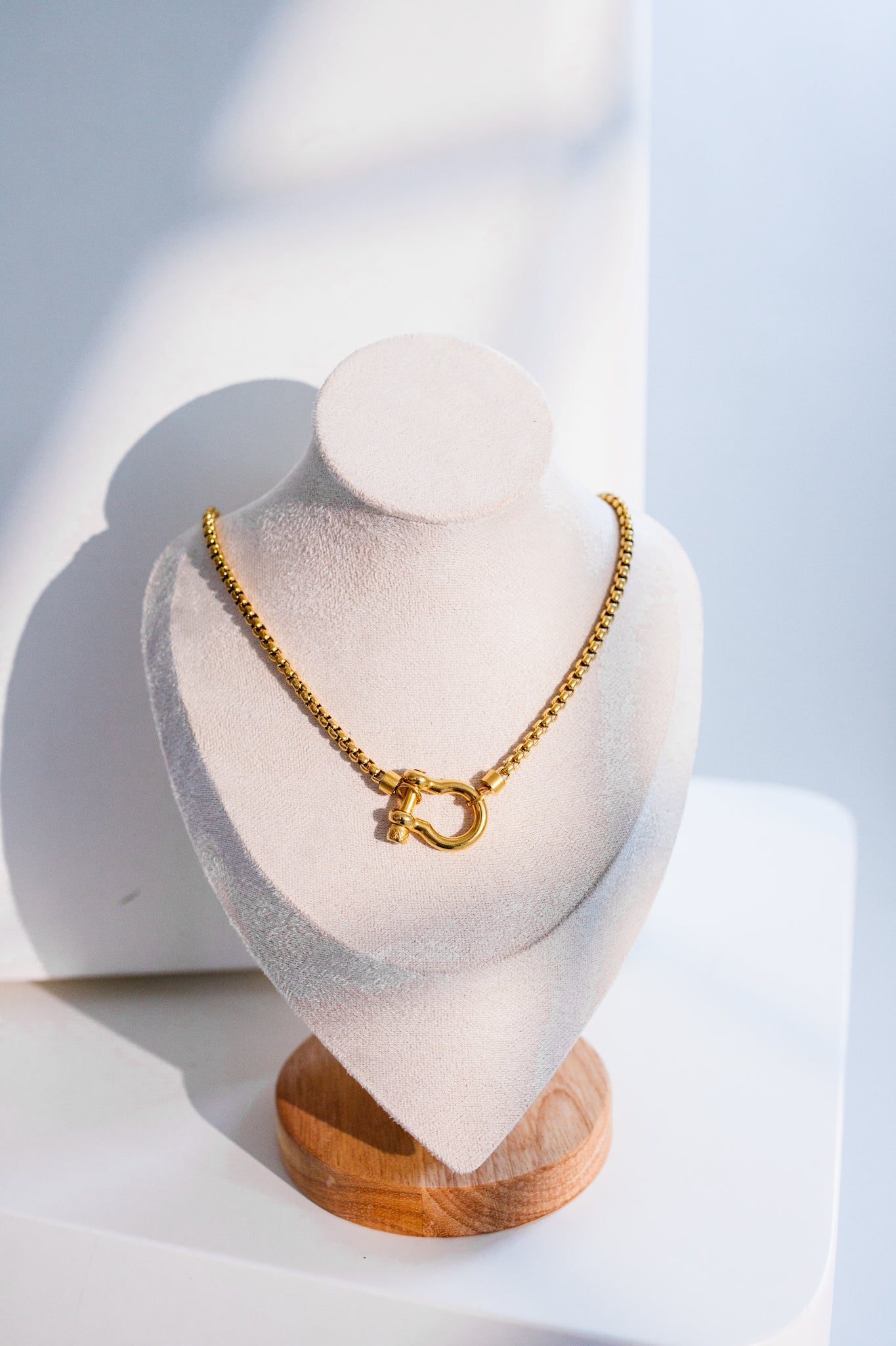 Horsebit Necklace - Gold